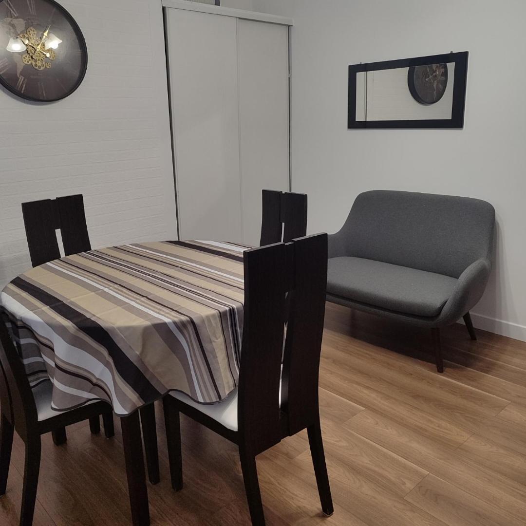 2 52 M2 Centre *